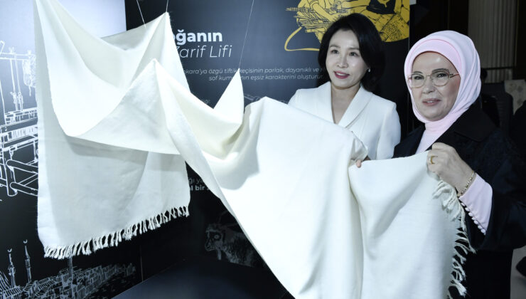 Emine Erdoğan ve Güney Kore Devlet Başkanı’nın Eşi Kim Hea Kyung Millet Kütüphanesi’nde