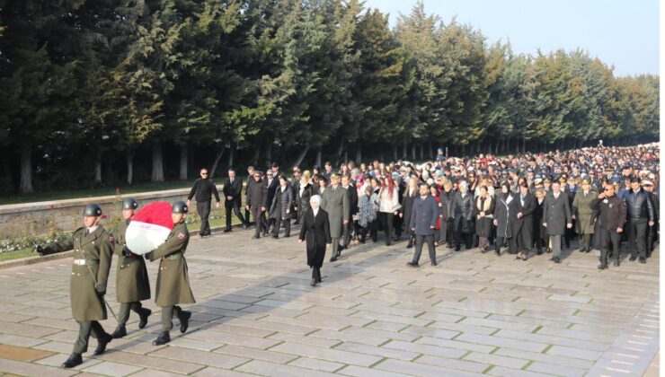 Bakan Göktaş, Kadınlara Seçme ve Seçilme Hakkının 91’inci Yılında Anıtkabir’i Ziyaret Etti