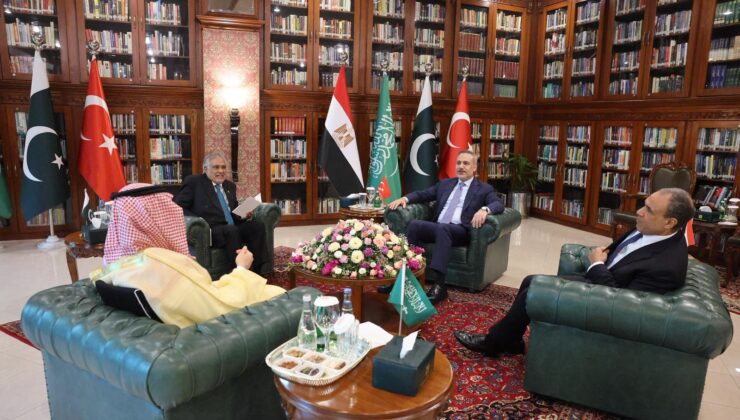 Bakan Hakan Fidan İslamabad’da Dörtlü Zirveye Katıldı