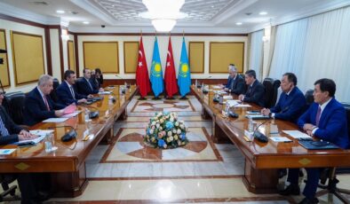 Cumhurbaşkanı Yardımcısı Cevdet Yılmaz, Kazakistan Başbakanı Bektenov ile Görüştü