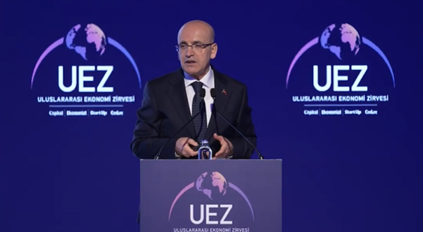 Bakan Şimşek’ten UEZ 2026’da İstikrar Mesajı: “Türkiye Şoklara Karşı Dayanıklıdır”