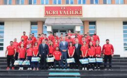 Vali Dr.Önder BOZKURT, ili başarıyla temsil eden 32 sporcu ve antrenörlerini makamında ağırladı.