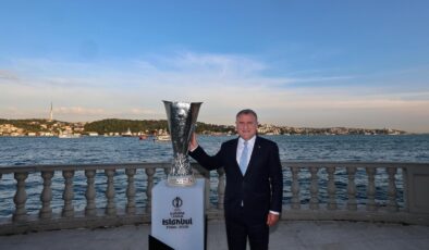 Gençlik ve Spor Bakanı Osman Aşkın Bak, UEFA Avrupa Ligi Finali Gala Yemeği’ne Katıldı