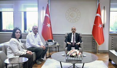 Bakan Uraloğlu Acılı Aileyi Bakanlıkta Kabul Etti